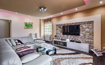 Dubravka 6-Bedroom Villa for Up to 16 Guests