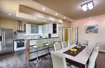 Dubravka 6-Bedroom Villa for Up to 16 Guests