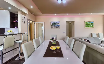 Dubravka 6-Bedroom Villa for Up to 16 Guests