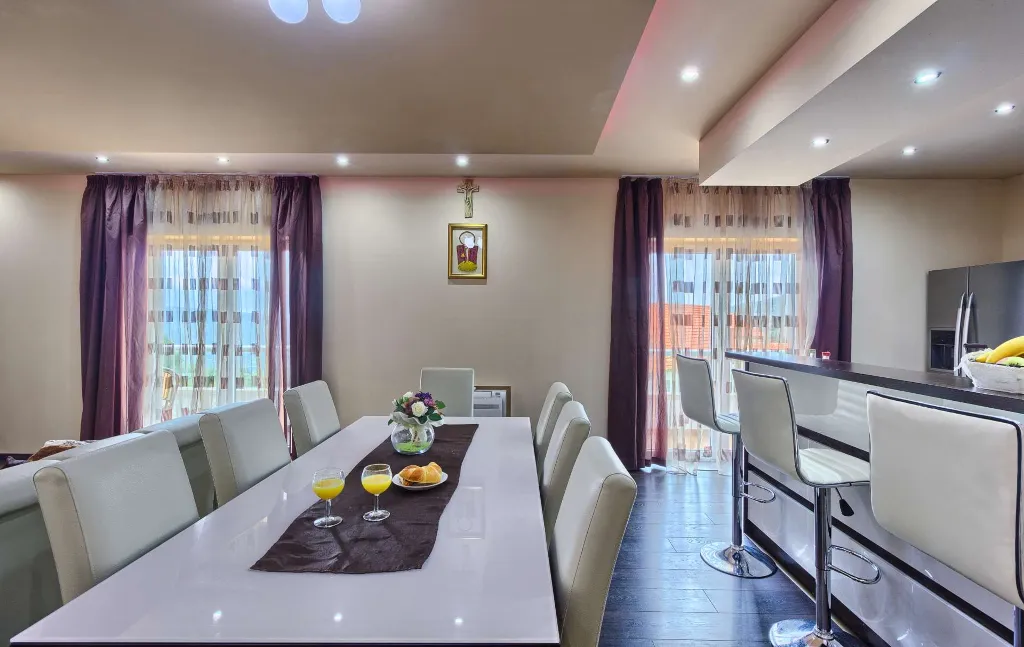 Dubravka 6-Bedroom Villa for Up to 16 Guests