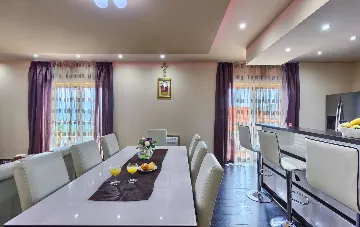 Dubravka 6-Bedroom Villa for Up to 16 Guests