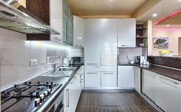 Dubravka 6-Bedroom Villa for Up to 16 Guests