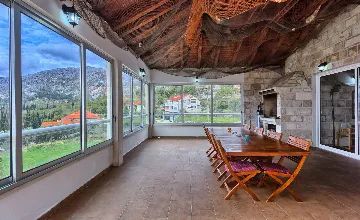 Dubravka 6-Bedroom Villa for Up to 16 Guests