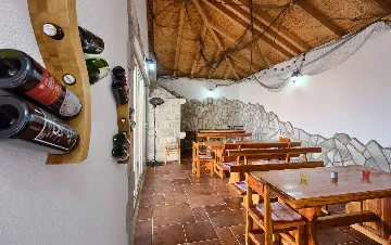 Dubravka 6-Bedroom Villa for Up to 16 Guests