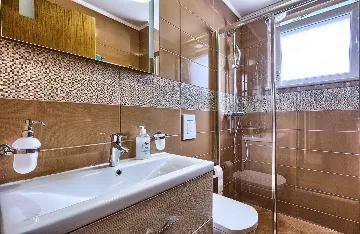 Dubravka 6-Bedroom Villa for Up to 16 Guests