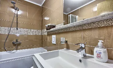 Dubravka 6-Bedroom Villa for Up to 16 Guests