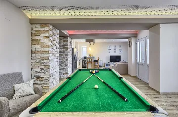 Dubravka 6-Bedroom Villa for Up to 16 Guests