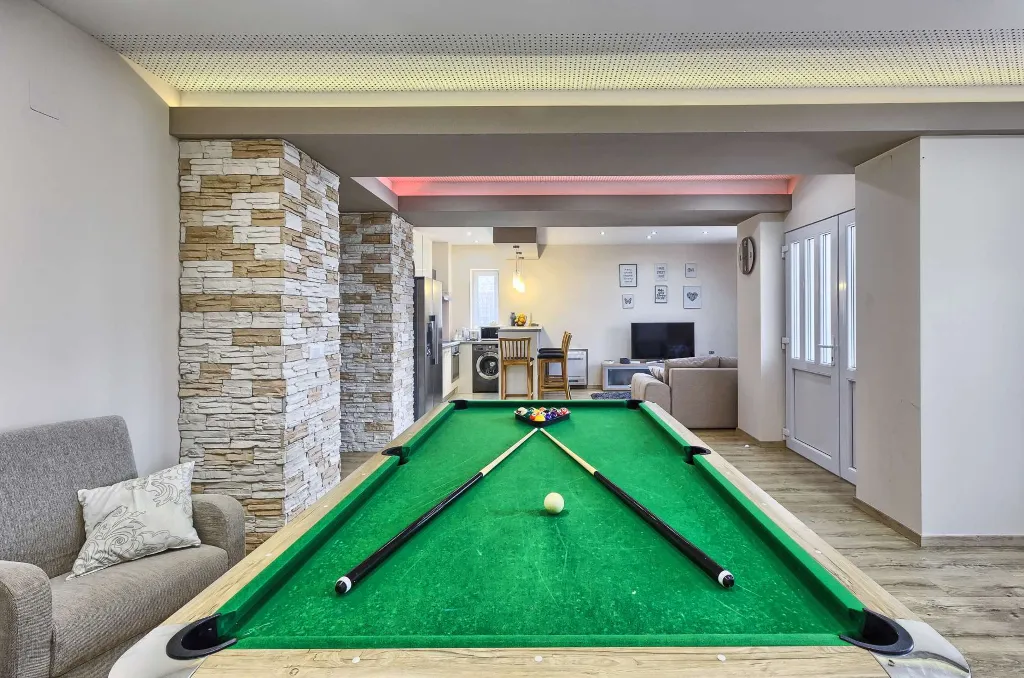 Dubravka 6-Bedroom Villa for Up to 16 Guests