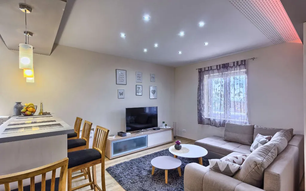 Dubravka 6-Bedroom Villa for Up to 16 Guests