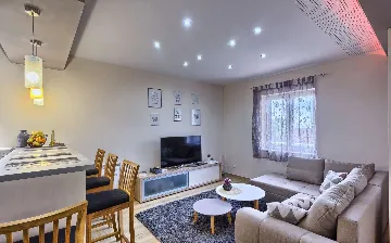 Dubravka 6-Bedroom Villa for Up to 16 Guests