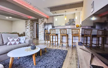 Dubravka 6-Bedroom Villa for Up to 16 Guests