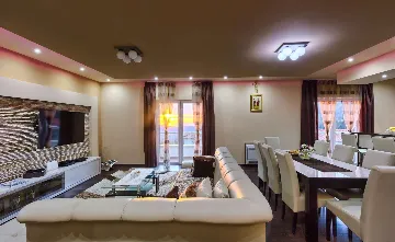 Dubravka 6-Bedroom Villa for Up to 16 Guests