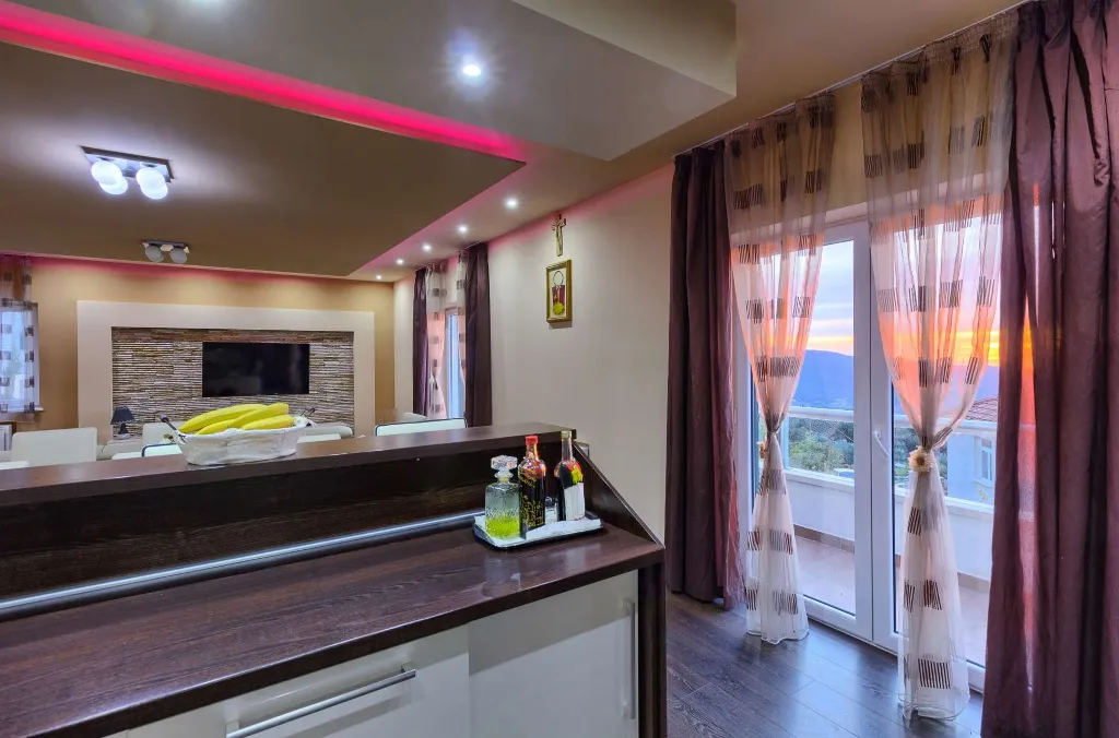 Dubravka 6-Bedroom Villa for Up to 16 Guests
