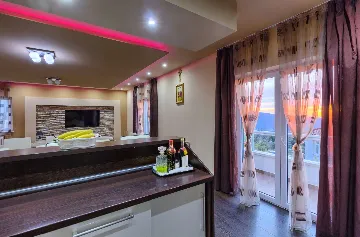 Dubravka 6-Bedroom Villa for Up to 16 Guests