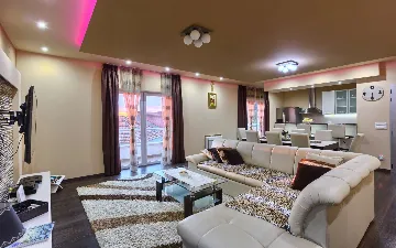 Dubravka 6-Bedroom Villa for Up to 16 Guests