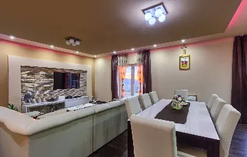 Dubravka 6-Bedroom Villa for Up to 16 Guests