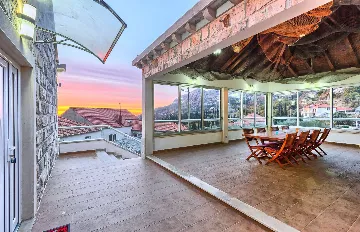 Dubravka 6-Bedroom Villa for Up to 16 Guests