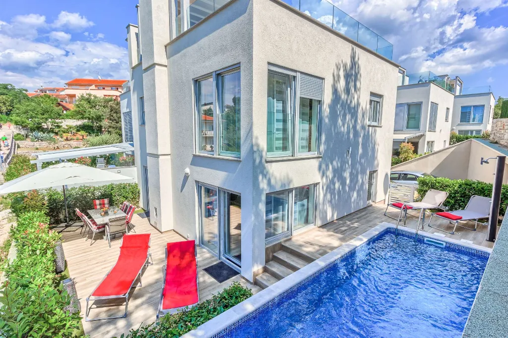 3-Bedroom Villa with Heated Pool in Malinska