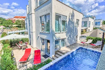 3-Bedroom Villa with Heated Pool in Malinska