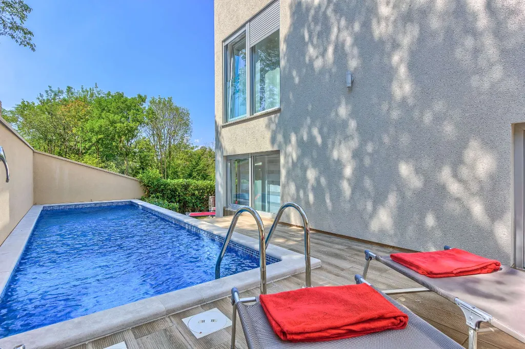 3-Bedroom Villa with Heated Pool in Malinska