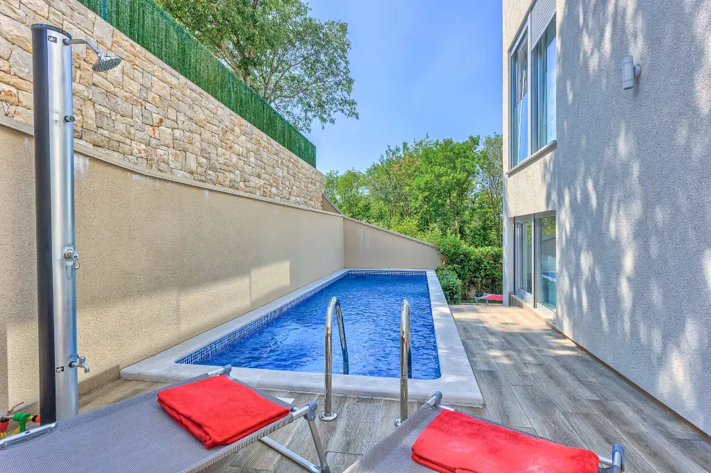 3-Bedroom Villa with Heated Pool in Malinska