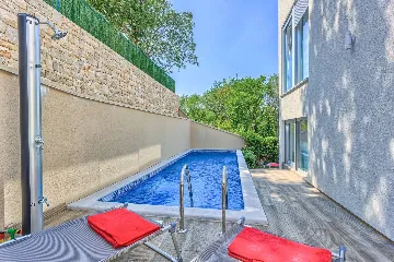 3-Bedroom Villa with Heated Pool in Malinska