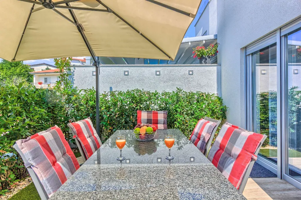 3-Bedroom Villa with Heated Pool in Malinska