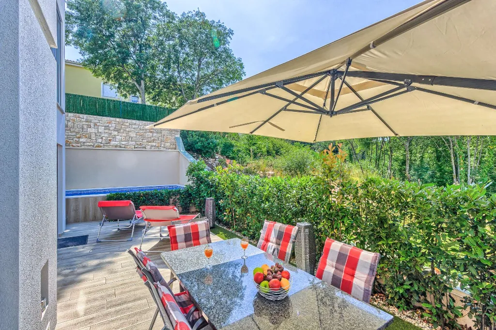 3-Bedroom Villa with Heated Pool in Malinska