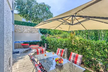 3-Bedroom Villa with Heated Pool in Malinska