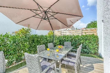 3-Bedroom Villa with Heated Pool in Malinska