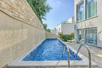 3-Bedroom Villa with Heated Pool in Malinska