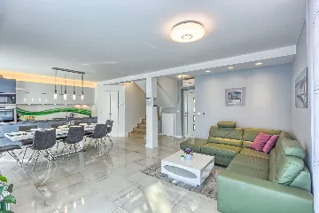 3-Bedroom Villa with Heated Pool in Malinska