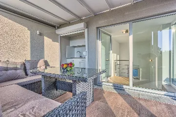 3-Bedroom Villa with Heated Pool in Malinska