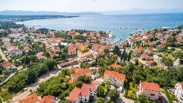 3-Bedroom Villa with Heated Pool in Malinska