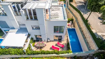 3-Bedroom Villa with Heated Pool in Malinska