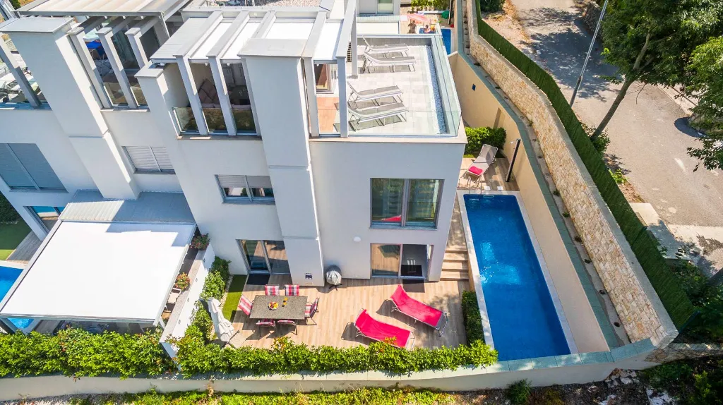 3-Bedroom Villa with Heated Pool in Malinska