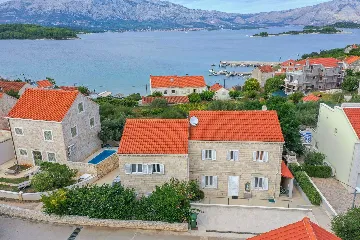 Six-Bedroom Villa for 12 Guests in Lumbarda