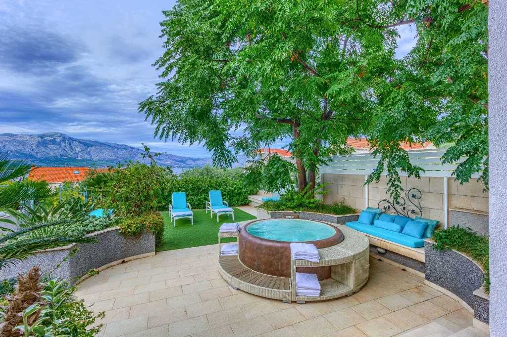 Six-Bedroom Villa for 12 Guests in Lumbarda