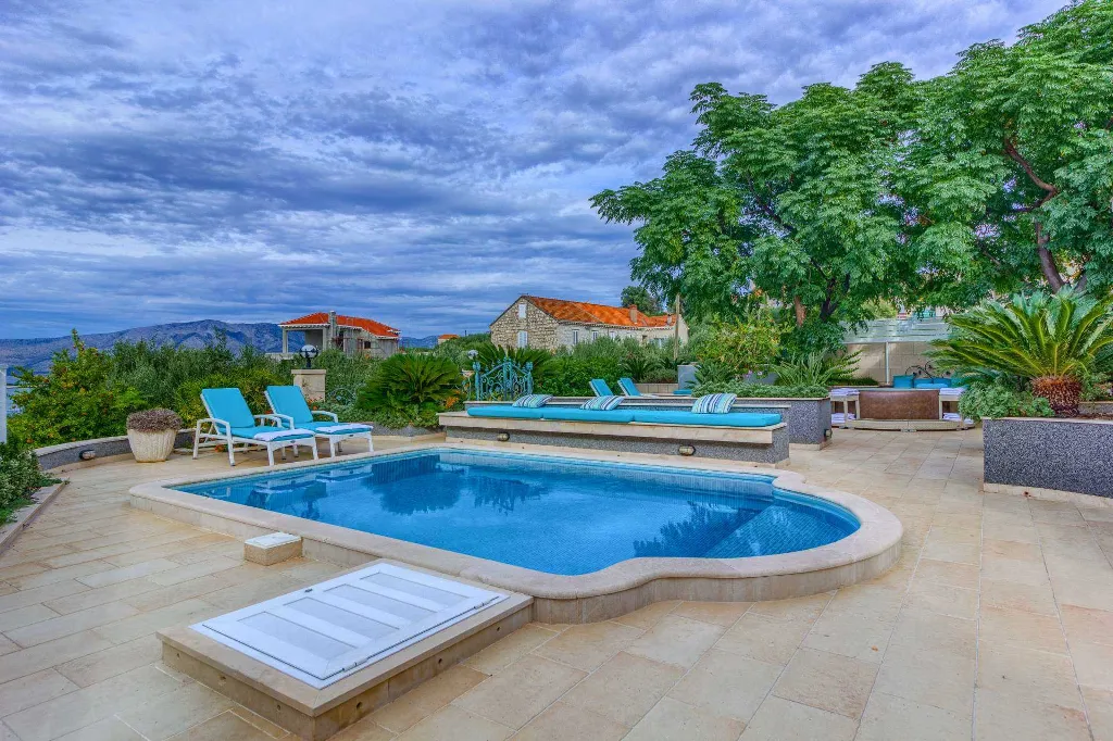 Six-Bedroom Villa for 12 Guests in Lumbarda