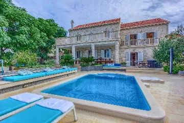 Six-Bedroom Villa for 12 Guests in Lumbarda