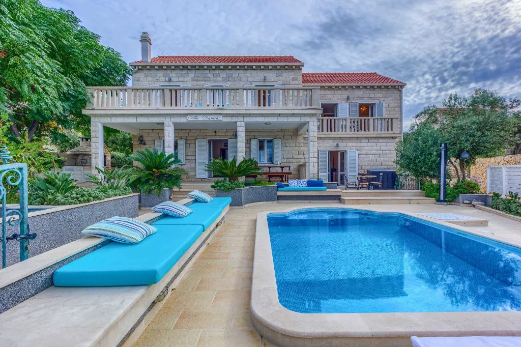 Six-Bedroom Villa for 12 Guests in Lumbarda