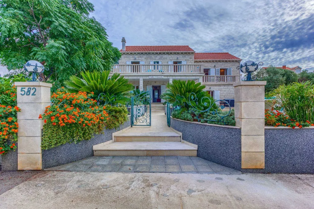 Six-Bedroom Villa for 12 Guests in Lumbarda