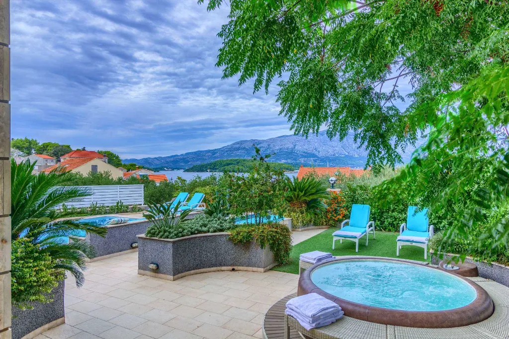 Six-Bedroom Villa for 12 Guests in Lumbarda