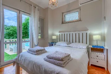 Six-Bedroom Villa for 12 Guests in Lumbarda