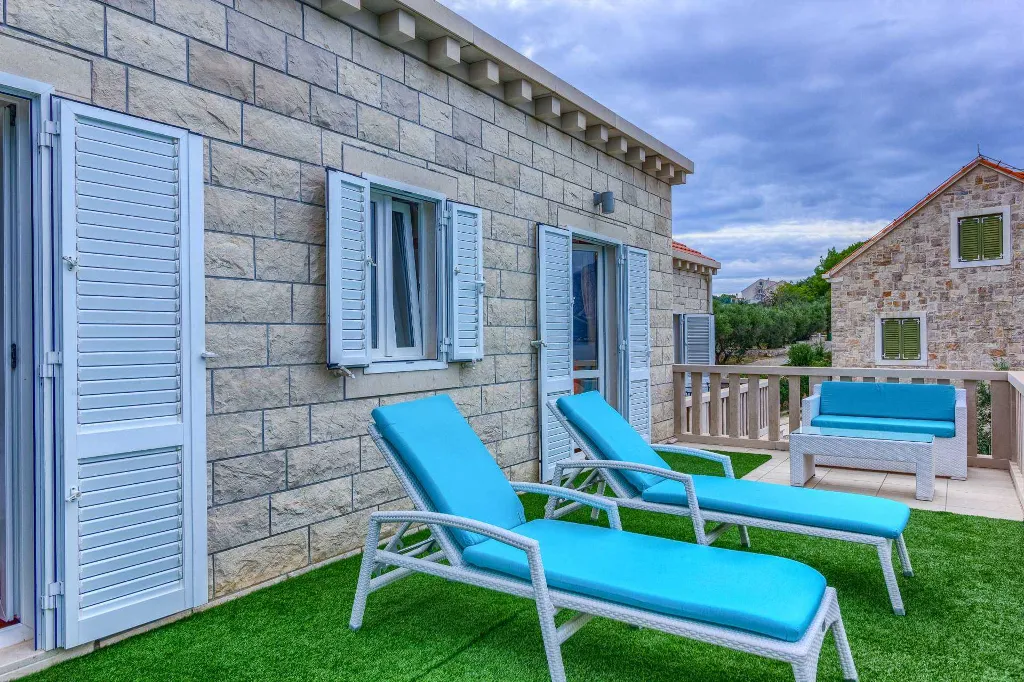 Six-Bedroom Villa for 12 Guests in Lumbarda