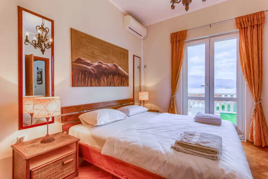 Six-Bedroom Villa for 12 Guests in Lumbarda