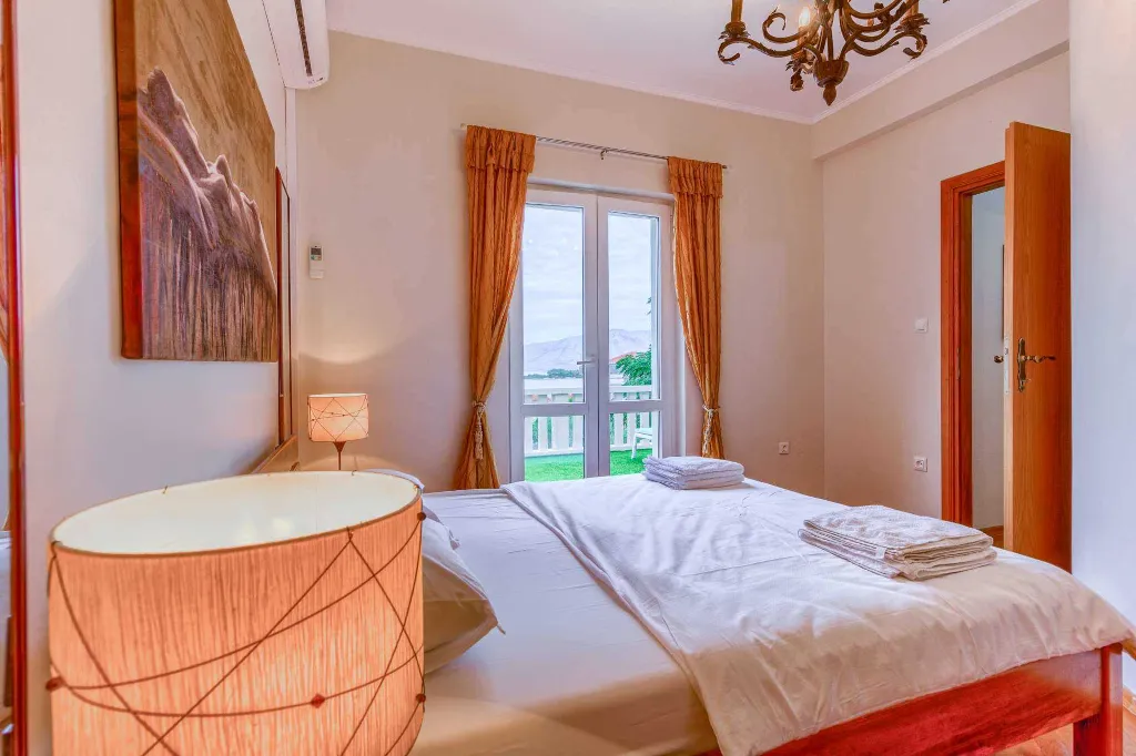 Six-Bedroom Villa for 12 Guests in Lumbarda