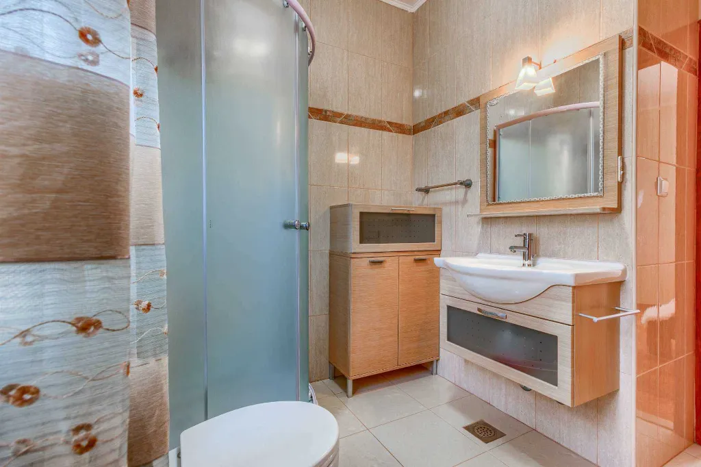 Six-Bedroom Villa for 12 Guests in Lumbarda