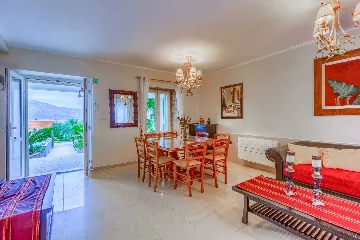 Six-Bedroom Villa for 12 Guests in Lumbarda