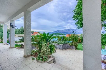 Six-Bedroom Villa for 12 Guests in Lumbarda